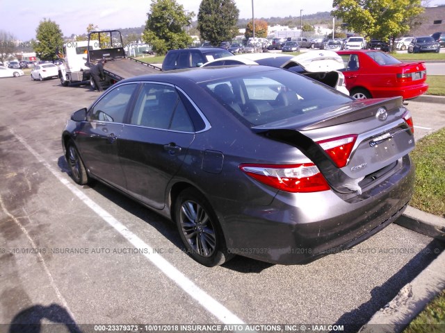 4T1BF1FKXGU528407 - 2016 TOYOTA CAMRY LE/XLE/SE/XSE GRAY photo 3
