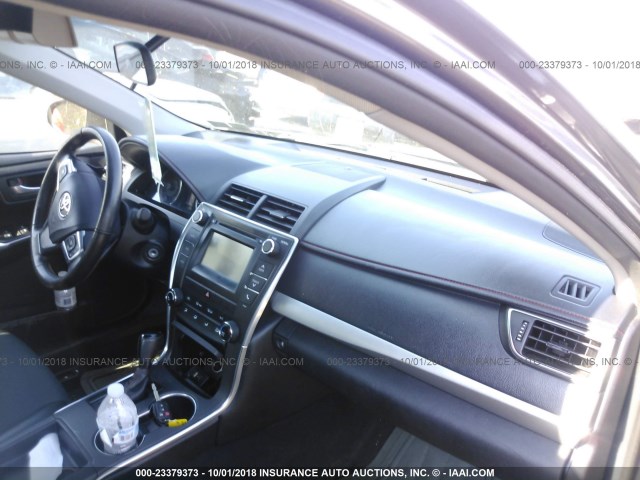 4T1BF1FKXGU528407 - 2016 TOYOTA CAMRY LE/XLE/SE/XSE GRAY photo 5