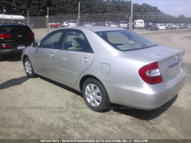 4T1BE32K53U675880 - 2003 TOYOTA CAMRY LE/XLE/SE Күміс фото 3