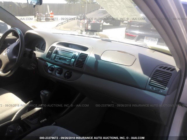 4T1BE32K53U675880 - 2003 TOYOTA CAMRY LE/XLE/SE Күміс фото 5
