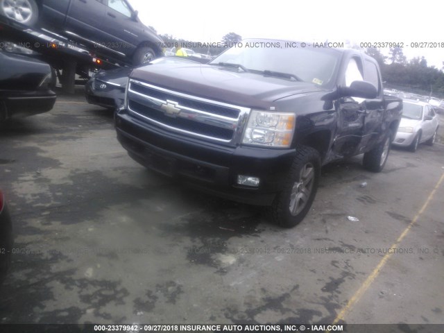 2GCEK13YX71687722 - 2007 CHEVROLET SILVERADO K1500 CREW CAB BLACK photo 2