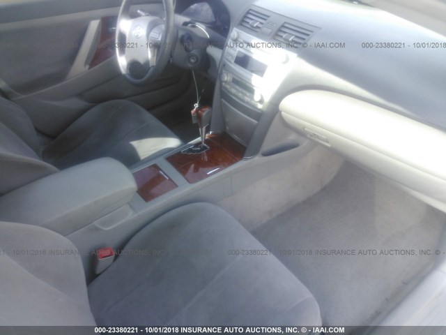 4T1BF3EK0AU097211 - 2010 TOYOTA CAMRY SE/LE/XLE 银色 照片 5