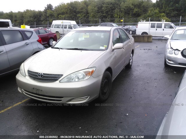 4T1BE32K52U011934 - 2002 TOYOTA CAMRY LE/XLE/SE BEIGE photo 2