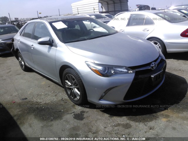 4T1BF1FKXFU984552 - 2015 TOYOTA CAMRY LE/XLE/SE/XSE SILVER photo 1