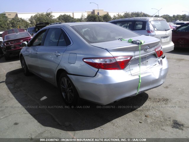 4T1BF1FKXFU984552 - 2015 TOYOTA CAMRY LE/XLE/SE/XSE SILVER photo 3