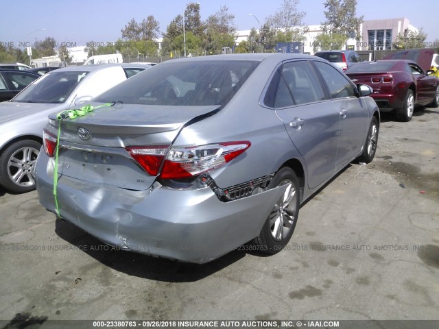 4T1BF1FKXFU984552 - 2015 TOYOTA CAMRY LE/XLE/SE/XSE SILVER photo 4