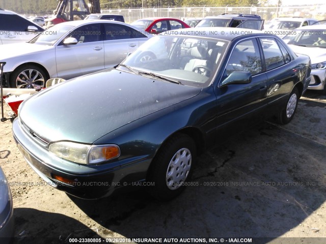 JT2BG12K5T0353436 - 1996 TOYOTA CAMRY DX/LE/XLE GREEN photo 2