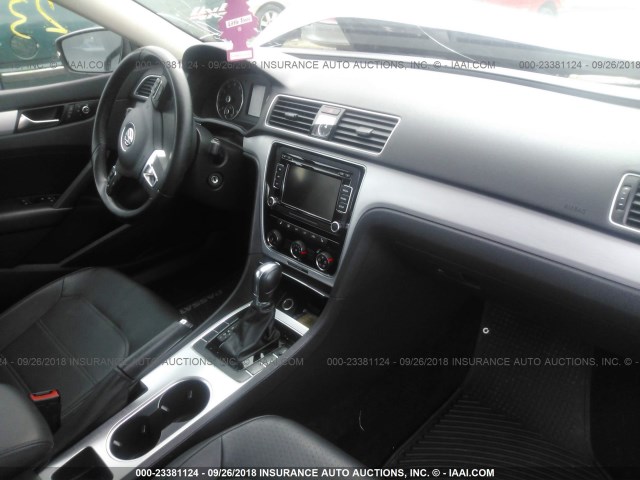 1VWBP7A33DC008939 - 2013 VOLKSWAGEN PASSAT SE GRAY photo 5