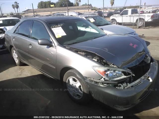 4T1BF30K32U529511 - 2002 TOYOTA CAMRY LE/XLE/SE 灰色 照片 1