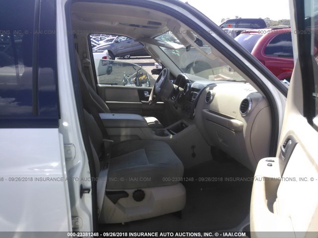 1FMPU15L13LC59588 - 2003 FORD EXPEDITION XLT WHITE photo 5