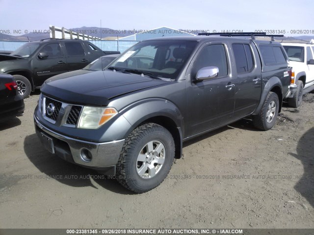 1N6AD07W05C464816 - 2005 NISSAN FRONTIER CREW CAB LE/SE/OFF ROAD GRAY photo 2