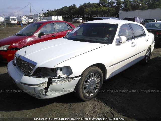 2LNHM82W18X646230 - 2008 LINCOLN TOWN CAR SIGNATURE LIMITED WHITE photo 2