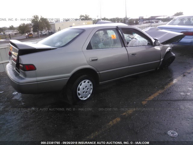 4T1BG22K5XU606715 - 1999 TOYOTA CAMRY CE/LE/XLE 金色 照片 4