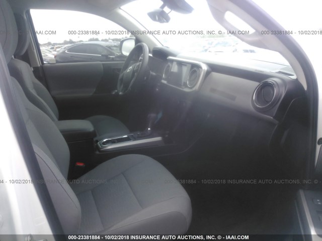 3TMAZ5CN9JM057973 - 2018 TOYOTA TACOMA DBL CAB/SR5/TRD SPORT/OR WHITE photo 5