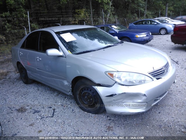4T1BE32K75U080631 - 2005 TOYOTA CAMRY LE/XLE/SE Күміс фото 1