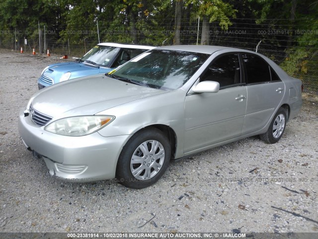 4T1BE32K75U080631 - 2005 TOYOTA CAMRY LE/XLE/SE Күміс фото 2