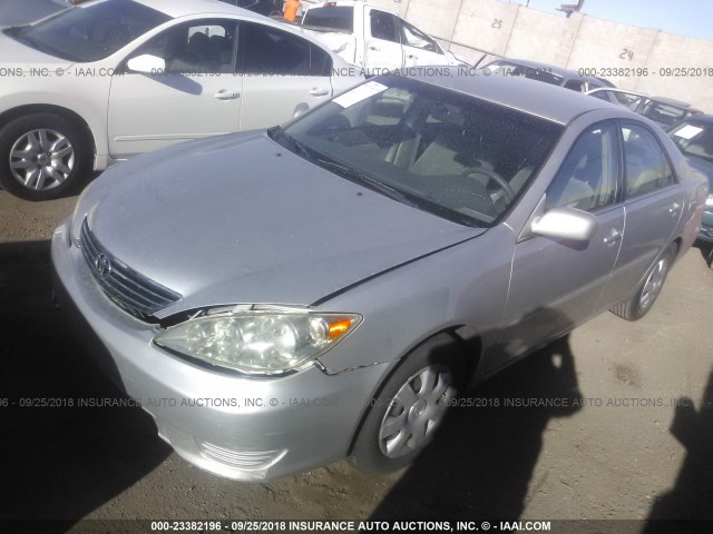 4T1BE32K15U097327 - 2005 TOYOTA CAMRY LE/XLE/SE SILVER photo 2