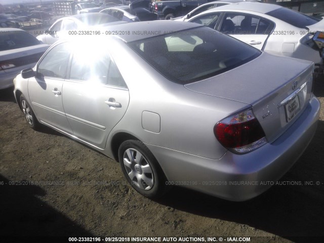 4T1BE32K15U097327 - 2005 TOYOTA CAMRY LE/XLE/SE SILVER photo 3