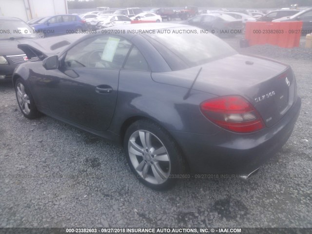 WDBWK5EA8AF228053 - 2010 MERCEDES-BENZ SLK 300 GRAY photo 3