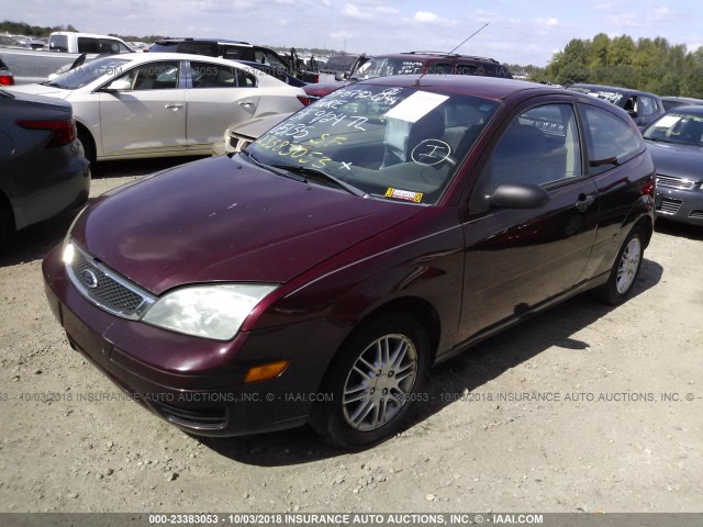 1FAFP31N56W165135 - 2006 FORD FOCUS ZX3 BURGUNDY photo 2