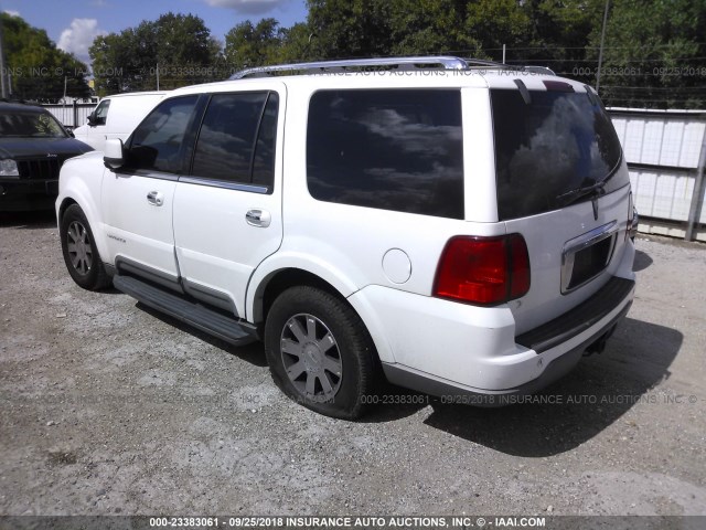 5LMFU28RX3LJ02561 - 2003 LINCOLN NAVIGATOR Weiß Foto 3