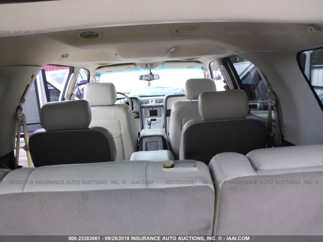 5LMFU28RX3LJ02561 - 2003 LINCOLN NAVIGATOR Weiß Foto 8