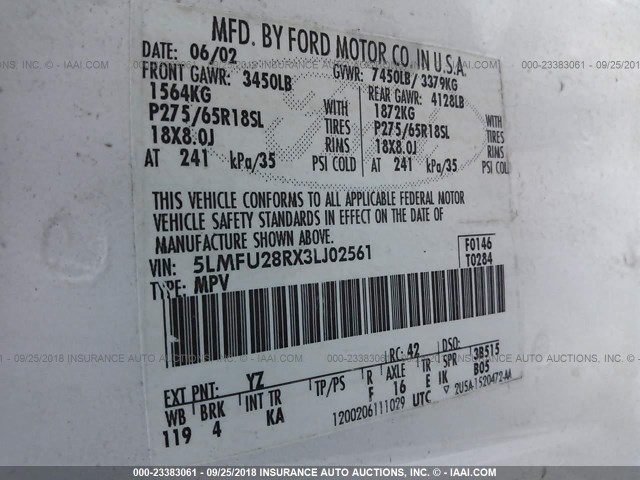 5LMFU28RX3LJ02561 - 2003 LINCOLN NAVIGATOR Weiß Foto 9