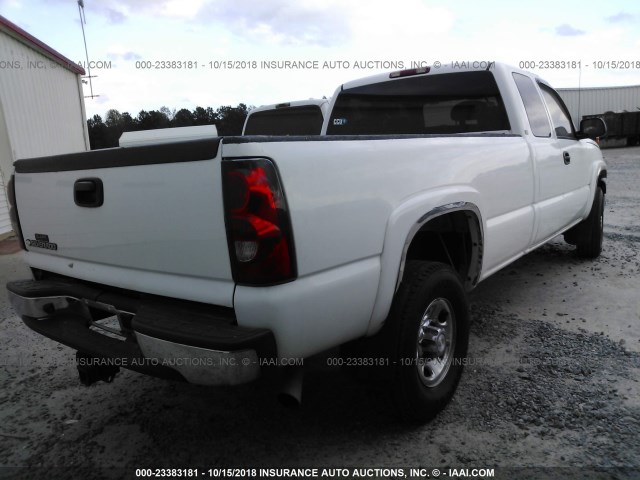 1GCHC29G17E166059 - 2007 CHEVROLET SILVERADO C2500 HEAVY DUTY WHITE photo 4