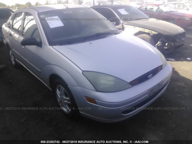 1FAFP34384W180896 - 2004 FORD FOCUS SE COMFORT/SE SPORT SILVER photo 1