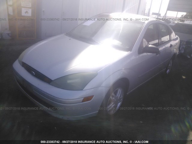 1FAFP34384W180896 - 2004 FORD FOCUS SE COMFORT/SE SPORT SILVER photo 2