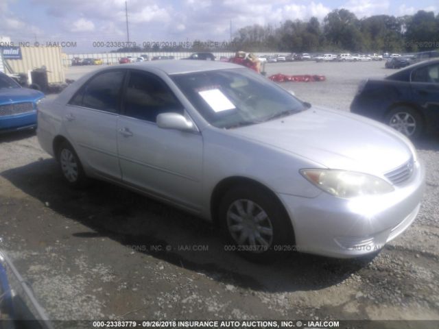 4T1BE32KX5U591816 - 2005 TOYOTA CAMRY LE/XLE/SE Күміс фото 1