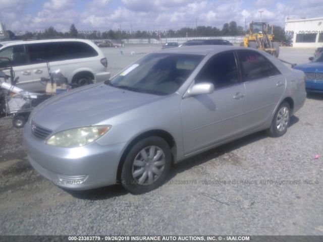 4T1BE32KX5U591816 - 2005 TOYOTA CAMRY LE/XLE/SE Күміс фото 2