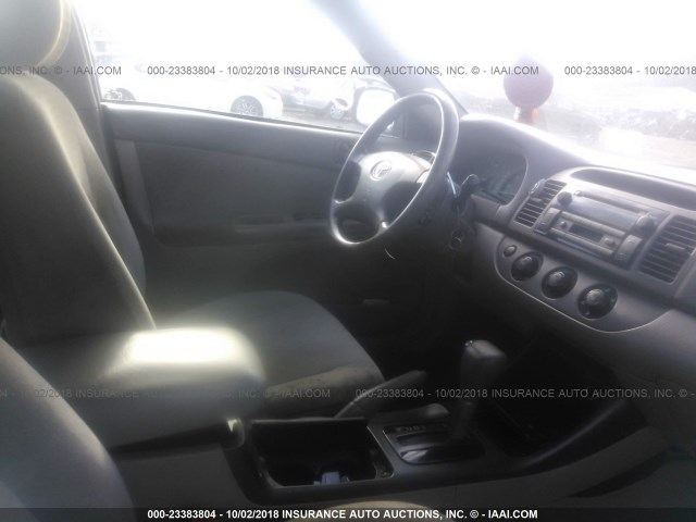 4T1BE32K03U692408 - 2003 TOYOTA CAMRY LE/XLE/SE GREEN photo 5