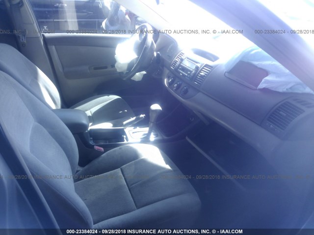 4T1BE32K02U104070 - 2002 TOYOTA CAMRY LE/XLE/SE GOLD photo 5