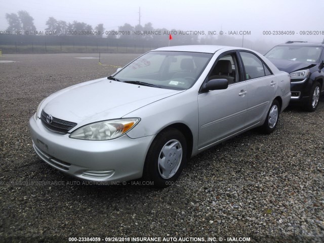 4T1BE32K22U507774 - 2002 TOYOTA CAMRY LE/XLE/SE Күміс фото 2
