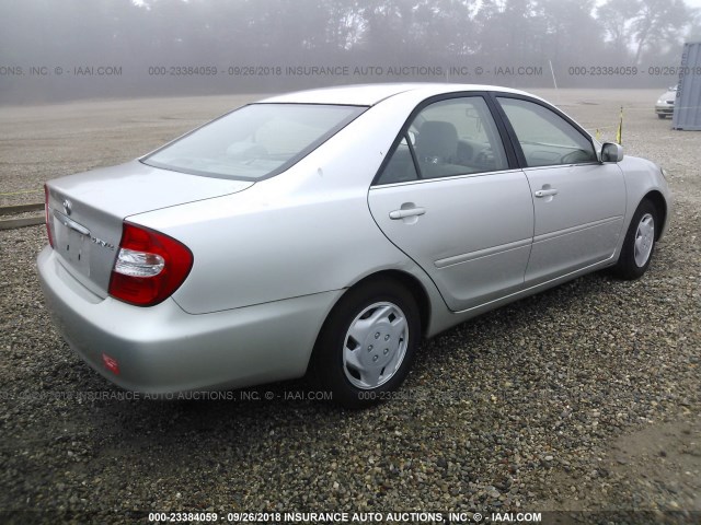 4T1BE32K22U507774 - 2002 TOYOTA CAMRY LE/XLE/SE Күміс фото 4