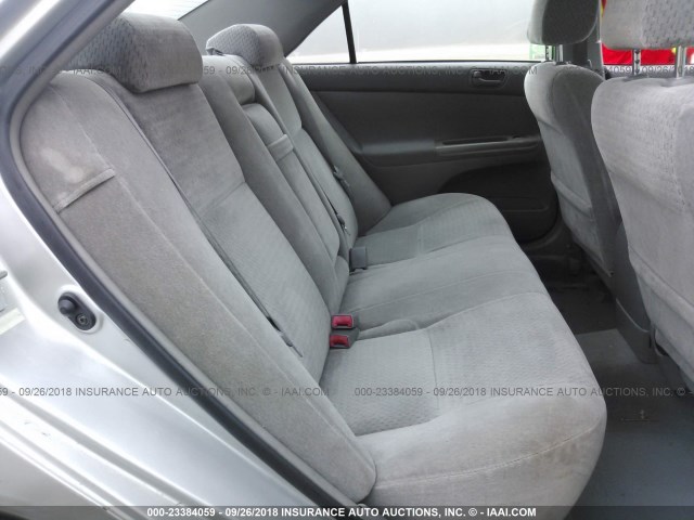 4T1BE32K22U507774 - 2002 TOYOTA CAMRY LE/XLE/SE Күміс фото 8