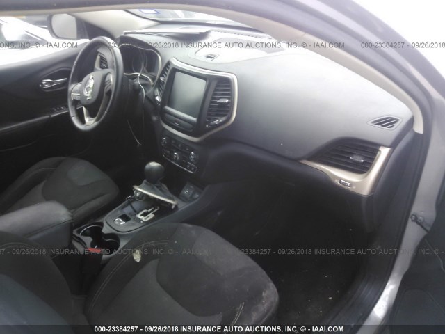 1C4PJLCBXGW177639 - 2016 JEEP CHEROKEE LATITUDE GRAY photo 5