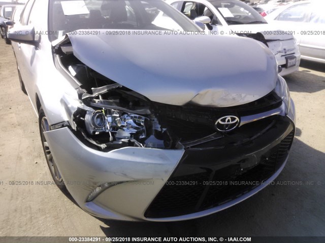 4T1BF1FK4FU875830 - 2015 TOYOTA CAMRY LE/XLE/SE/XSE 银色 照片 6