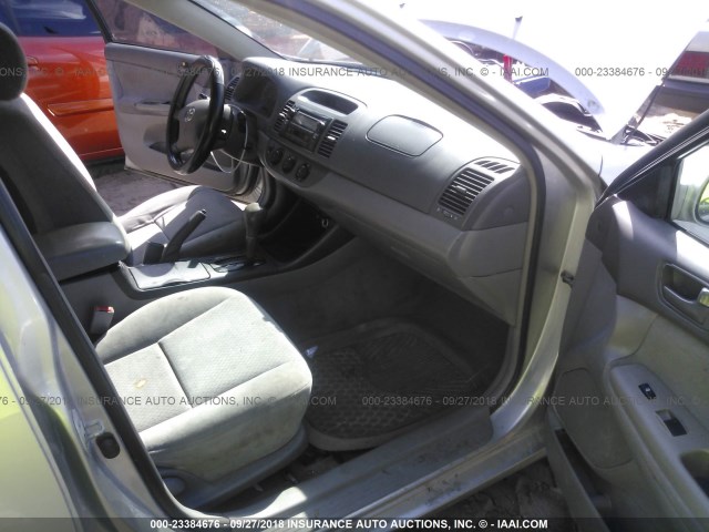 4T1BE32K73U182279 - 2003 TOYOTA CAMRY LE/XLE/SE SILVER photo 5