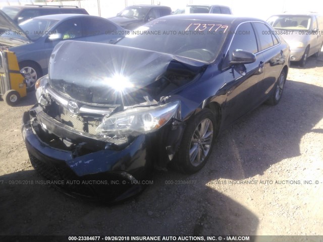 4T1BF1FK2FU031396 - 2015 TOYOTA CAMRY LE/XLE/SE/XSE Dark Blue photo 2