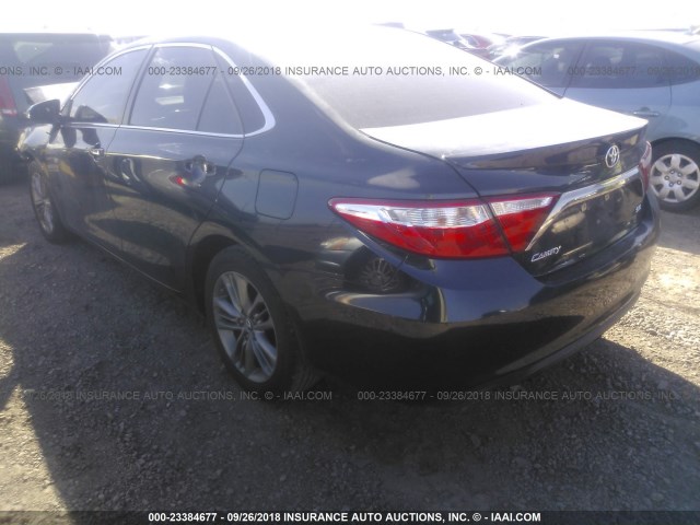 4T1BF1FK2FU031396 - 2015 TOYOTA CAMRY LE/XLE/SE/XSE Dark Blue photo 3