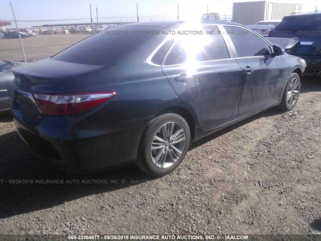 4T1BF1FK2FU031396 - 2015 TOYOTA CAMRY LE/XLE/SE/XSE Dark Blue photo 4