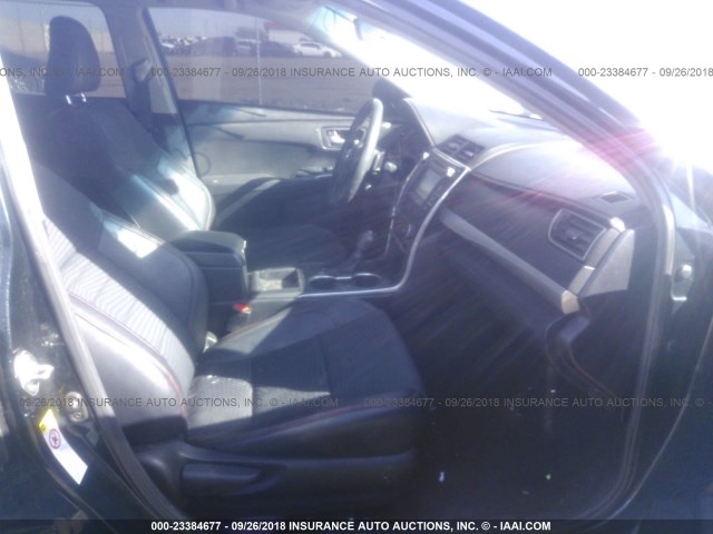 4T1BF1FK2FU031396 - 2015 TOYOTA CAMRY LE/XLE/SE/XSE Dark Blue photo 5