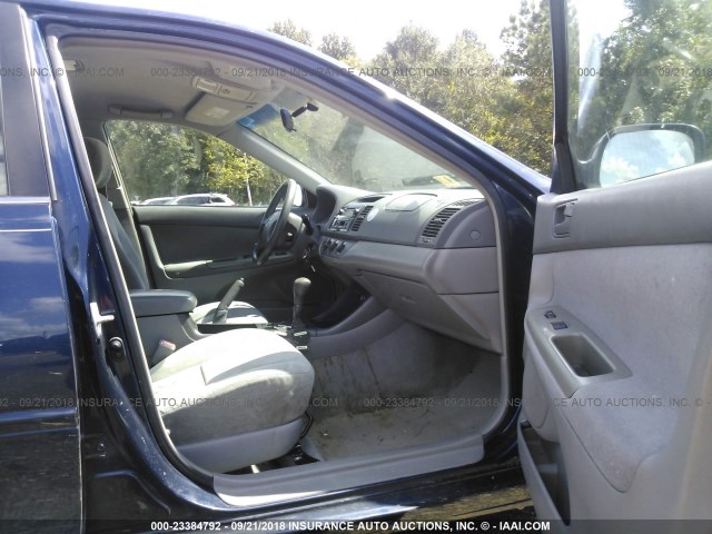 4T1BE32K04U311884 - 2004 TOYOTA CAMRY LE/XLE/SE 深蓝色 照片 5