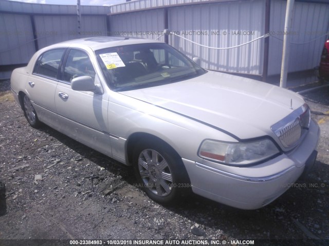 1LNHM83WX4Y614871 - 2004 LINCOLN TOWN CAR ULTIMATE WHITE photo 1