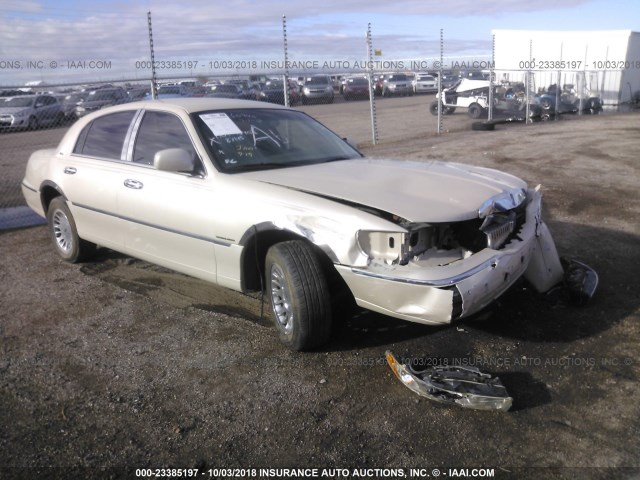 1LNHM83W1YY902915 - 2000 LINCOLN TOWN CAR CARTIER TAN photo 1