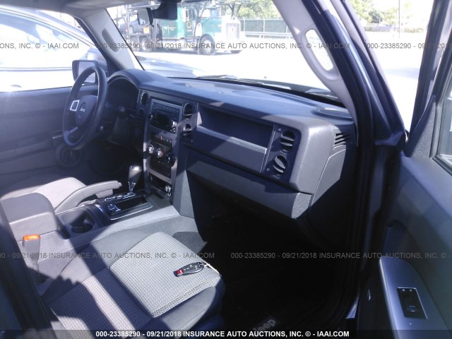 1J8HG48N98C128388 - 2008 JEEP COMMANDER SPORT ნაცრისფერი ფოტო 5