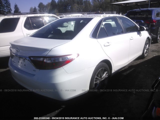 4T1BF1FK3HU756458 - 2017 TOYOTA CAMRY LE/XLE/SE/XSE WHITE photo 4