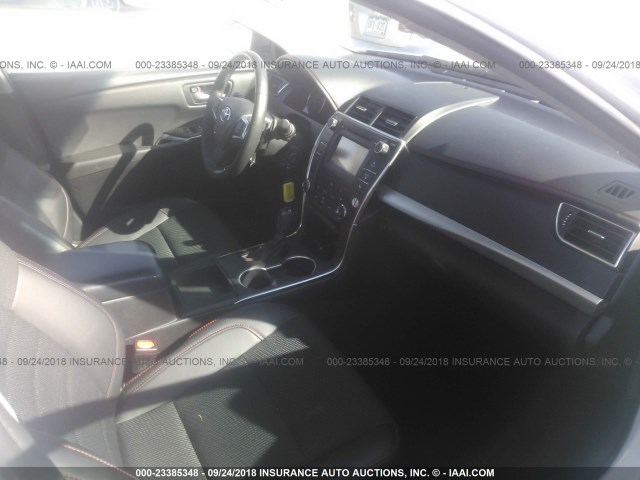 4T1BF1FK3HU756458 - 2017 TOYOTA CAMRY LE/XLE/SE/XSE 白色 照片 5